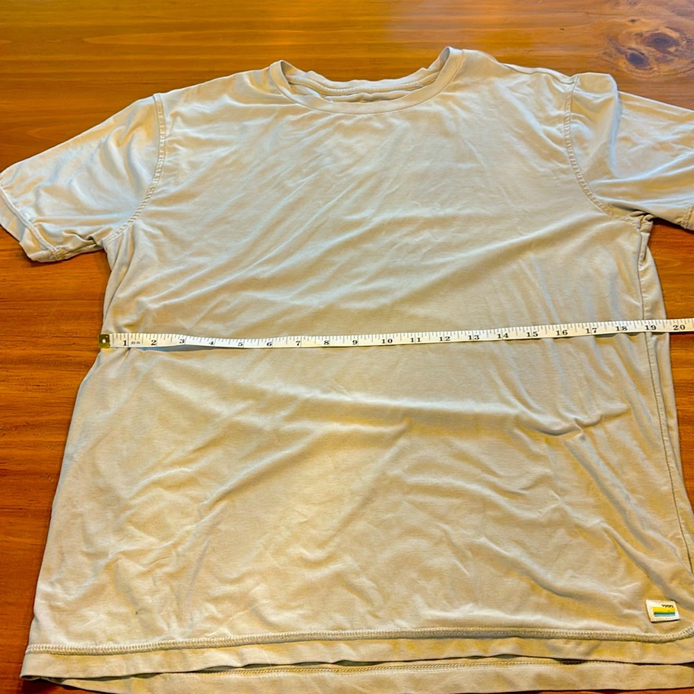 white/silver vuori workout shirt.